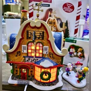 Department 56 Augie's Christmas Carols (Brand New) & Christmas Carol Rehearsal